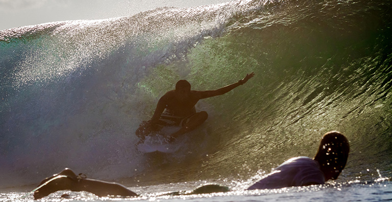 TCNICA E NATUREZA: CONHEA E PRATIQUE O SURF